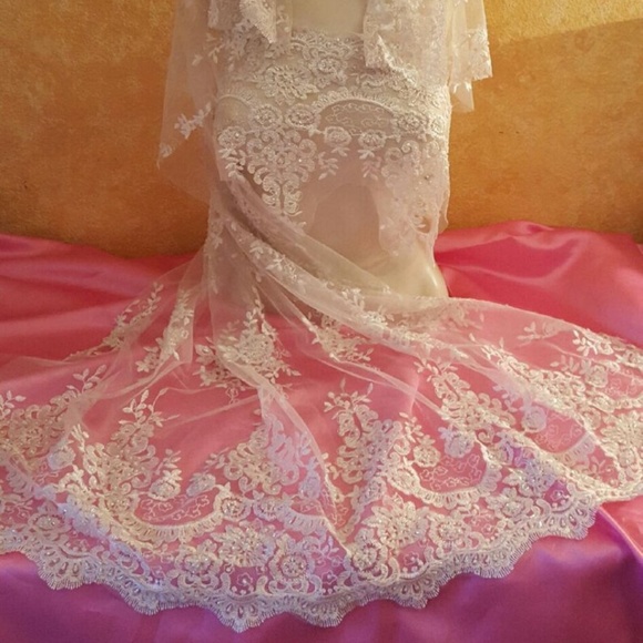 Vintage Inspired  Ivory Lace Crystal Bridal Veil main image 4